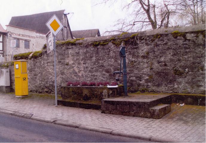Datei:13 Blo Öffentlicher Trinkwasserbrunnen in der Niddaer Straße.JPG