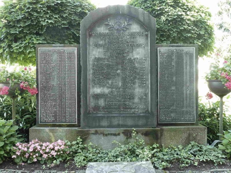 Datei:Rhm Ehrenmal Friedhof WW1u2.jpg
